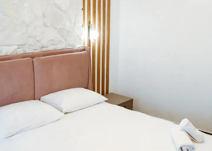 Aroma Elias アパート *