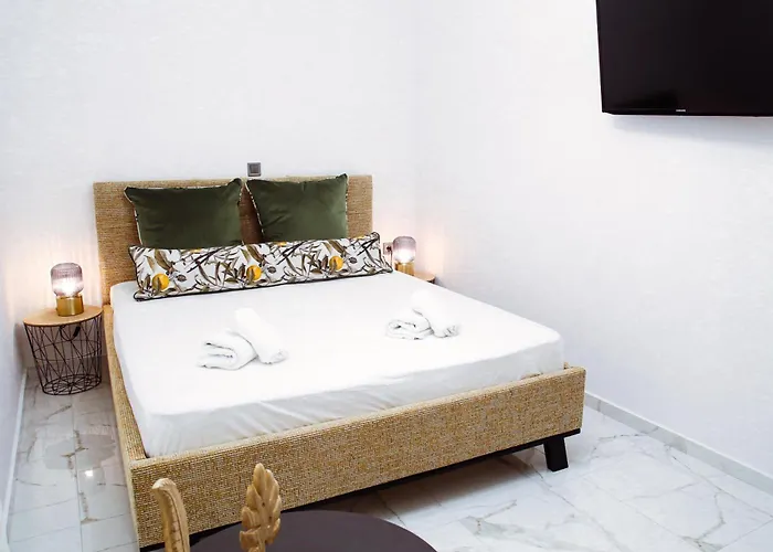 Aroma Elias アパート クリッシ・アモウディア