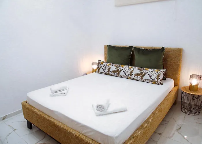 Aroma Elias * クリッシ・アモウディア