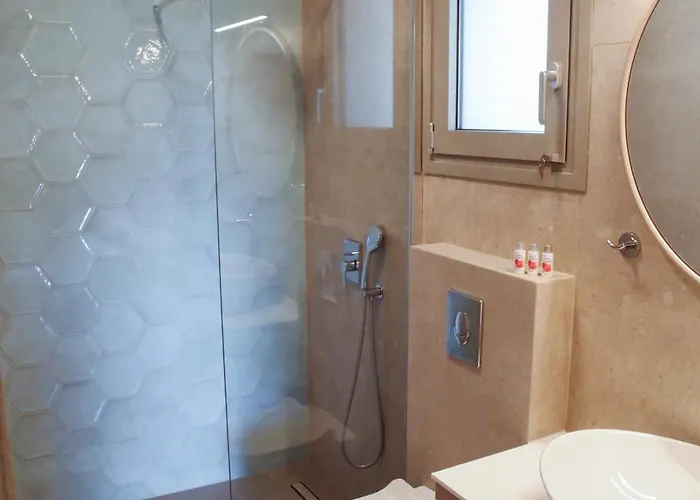 Aroma Elias * クリッシ・アモウディア