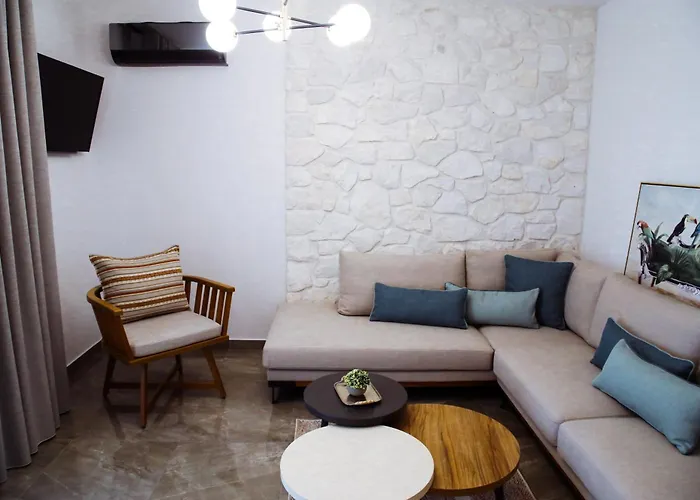 Aroma Elias アパート クリッシ・アモウディア