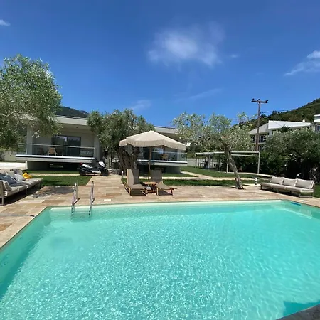 Aroma Elias * Chrysi Ammoudia